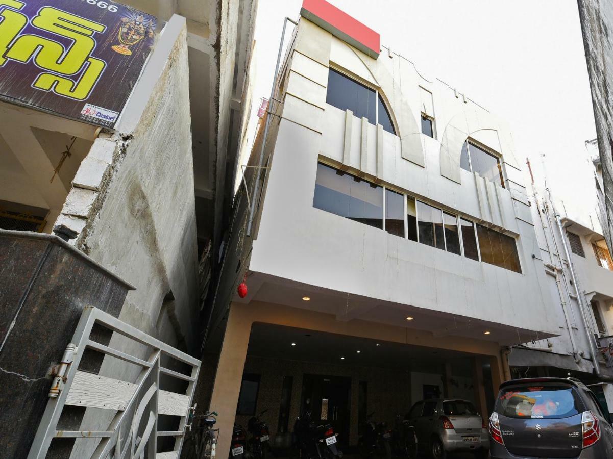 Oyo 28856 Manjeera Inn Visakhapatnam Exterior foto